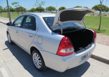 Test drive doble al Toyota Etios hatchback y sedán