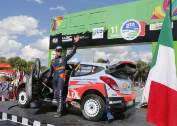 El equipo Hyundai-Shell festejó su primer podio en el WRC