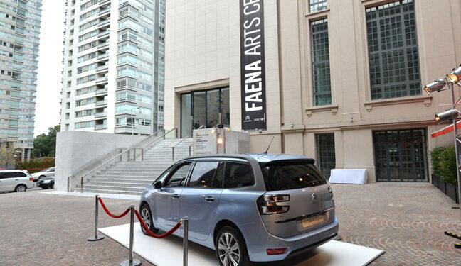 El C4 Picasso acompaña la inauguración de una nueva muestra en el Faena Arts Center