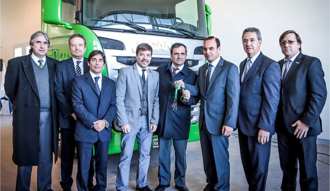 Scania: donación a Fadeeac e inauguración de un nuevo concesionario