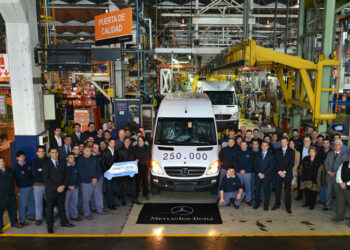 Mercedes-Benz celebró la producción de la Sprinter 250.000