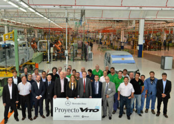 Mercedes-Benz sumó inversiones millonarias y aumentó su producción