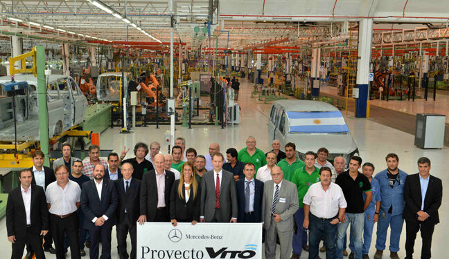 Mercedes-Benz sumó inversiones millonarias y aumentó su producción