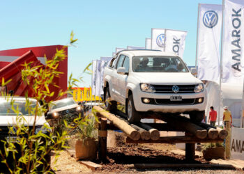 VW se destaca en Expo Agro con Amarok, Saveiro, camiones y buses
