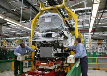 Renault comenzó a festejar los 60 años de Santa Isabel