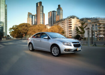 Chevrolet deslumbró con el nuevo Corvette y el Cruze 2015