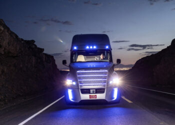 Así es el primer camión habilitado que se maneja solo