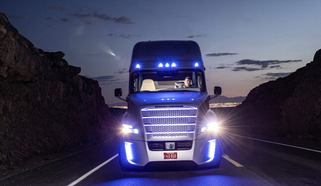 Así es el primer camión habilitado que se maneja solo