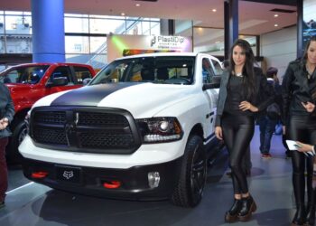 RAM en el Salón: presentación de ediciones especiales By Fox y Mopar