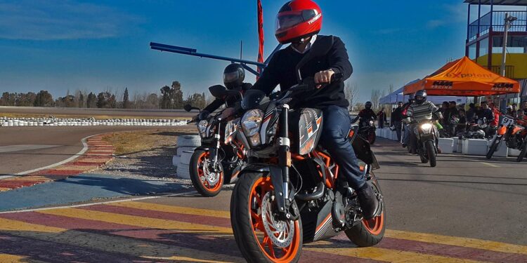 Así debutó en Mendoza la KTM Duke 390