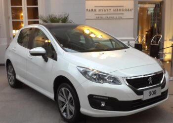 Peugeot recibió el premio al motor del año que equipa al 308 y 408