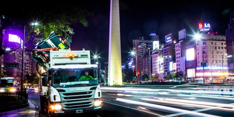 Scania vendió más de 100 camiones de recolección de residuos