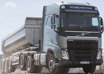 Volvo presentó el FH 6×4 con un inédito eje elevable