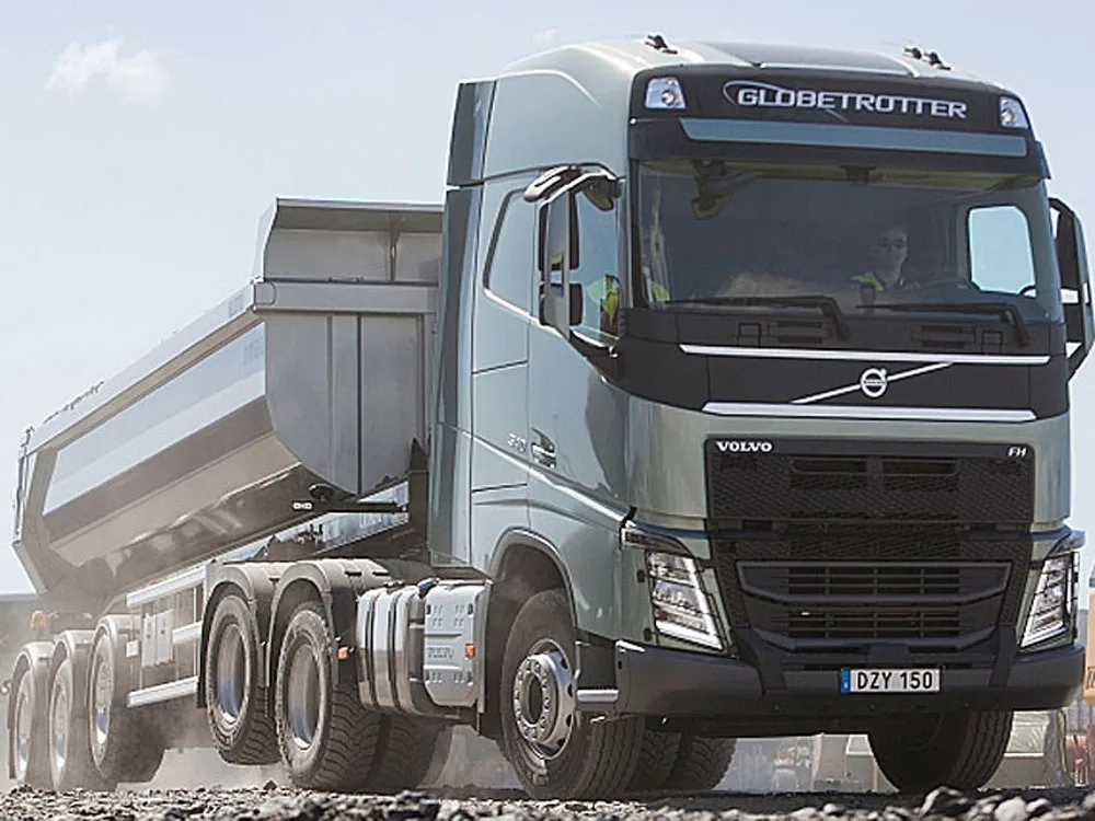 Volvo presentó el FH 6×4 con un inédito eje elevable
