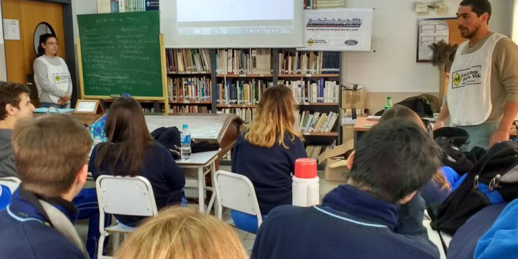 Ford y Luchemos Por la Vida ofrecen un curso sobre seguridad vial