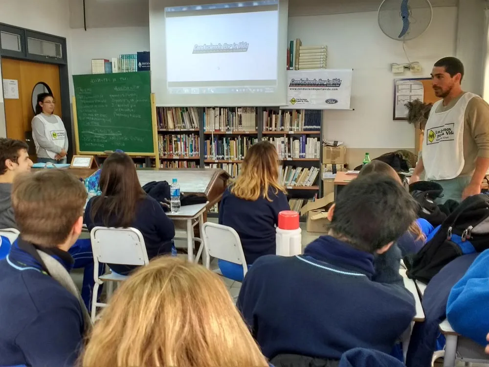 Ford y Luchemos Por la Vida ofrecen un curso sobre seguridad vial