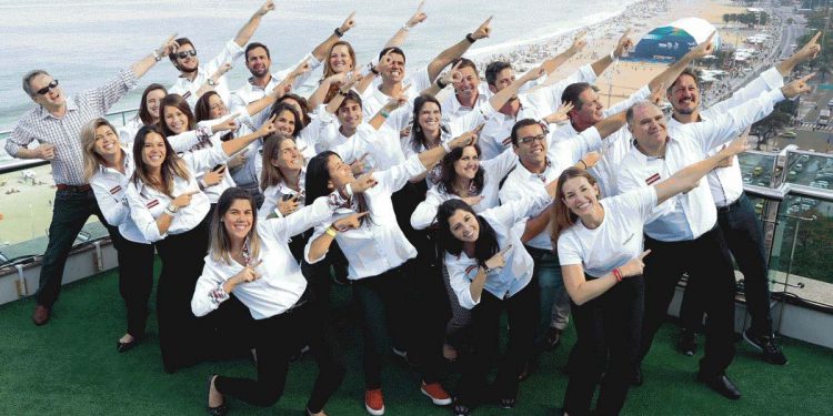 Nissan-Bolt_celebration