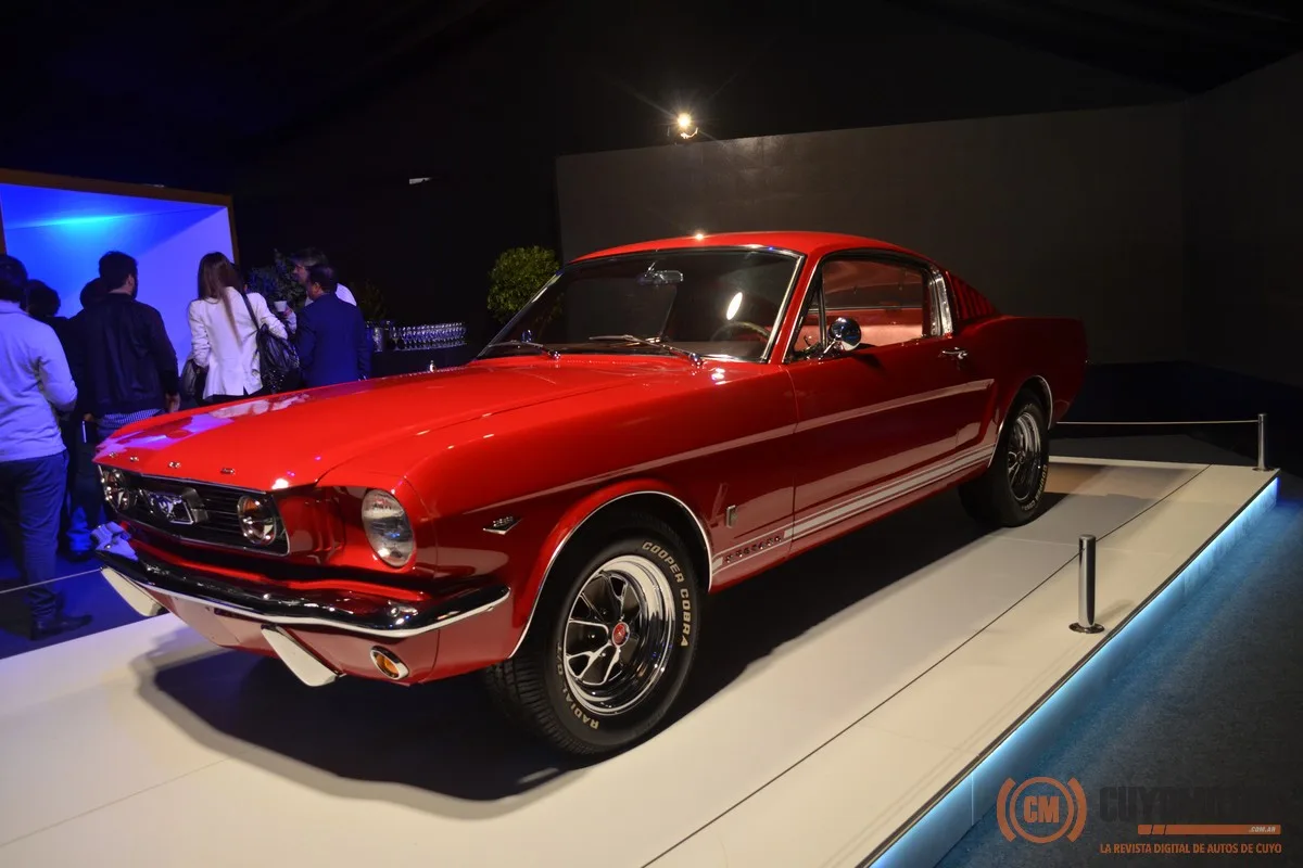 Chevrolet Camaro vs Ford Mustang ¿Cuánto valen usados en internet?