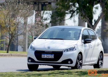 Así probamos a fondo al nuevo y picante Peugeot 208 GT