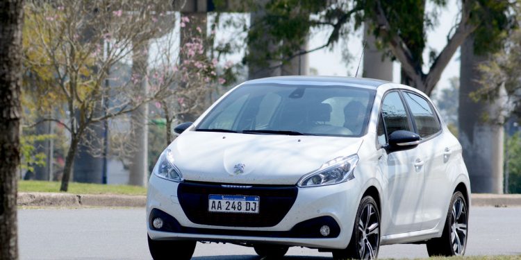Así probamos a fondo al nuevo y picante Peugeot 208 GT