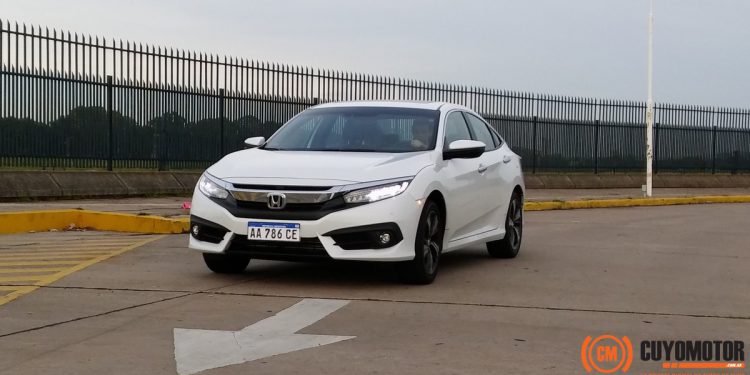 Así probamos el nuevo y rupturista Honda Civic de 10º generación