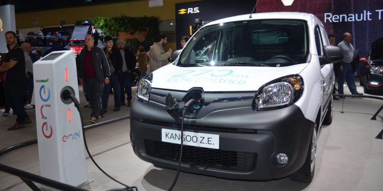 Clip: Renault también sorprende con Kangoo eléctrica, Koleos y Alaskan