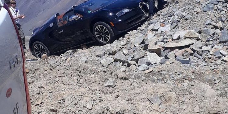 Una de las Bugatti del Grand Tour se accidentó en la Cordillera