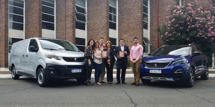Premios PIA 2017 Peugeot 3008 y Expert