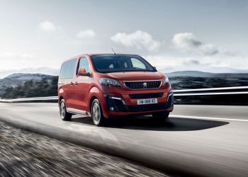 Para familias exigentes: el nuevo Peugeot Traveller ya está a la venta