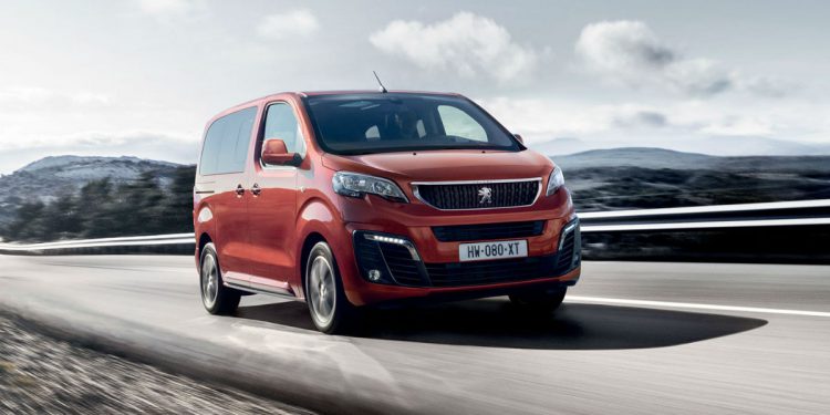 Para familias exigentes: el nuevo Peugeot Traveller ya está a la venta
