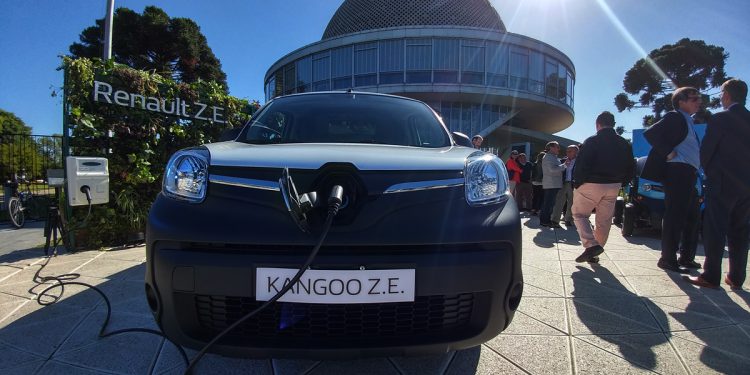 Ya se vende el primer vehículo eléctrico del país: Renault Kangoo Z.E.