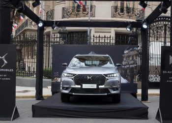 DS 7 Crossback Embajada Francia
