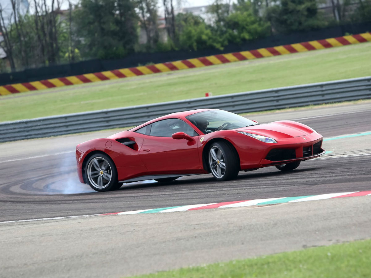 Ferrari-488_GTB 1