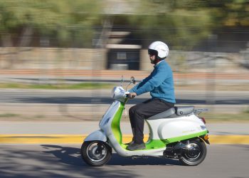 Probamos el primer scooter eléctrico a la venta: Zanella E-Styler