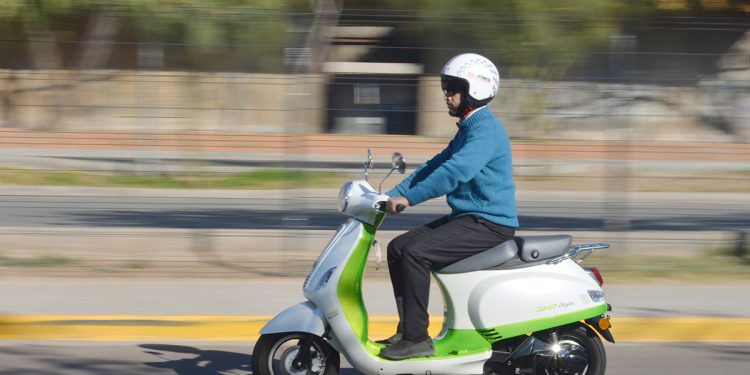 Probamos el primer scooter eléctrico a la venta: Zanella E-Styler
