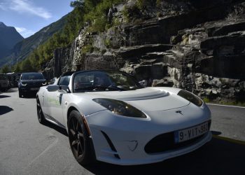 Por dentro: cómo son los Tesla, BMW i3 y Nissan Leaf de «Charge to the Circle»