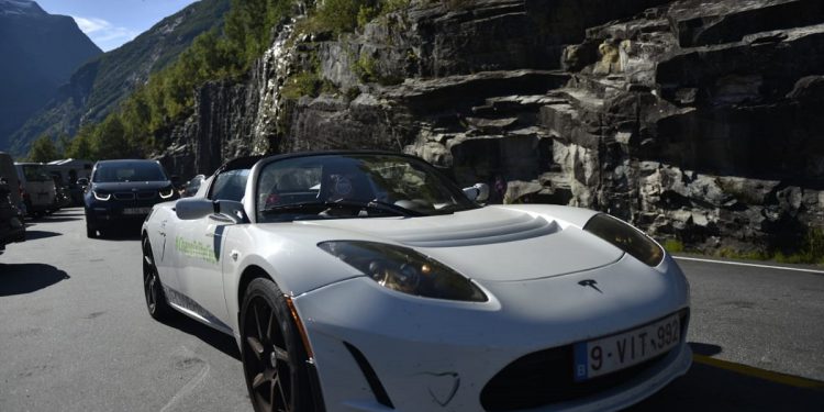 Por dentro: cómo son los Tesla, BMW i3 y Nissan Leaf de «Charge to the Circle»