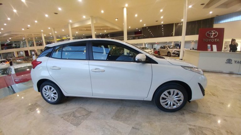 Llegó a Mendoza el Toyota Yaris con baúl: fotos, video y precios