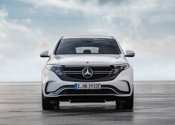 Mercedes Benz presenta en la Argentina la marca del impresionante EQC 2019