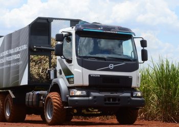 Volvo entregó en Brasil sus primeros camiones con tecnología autónoma