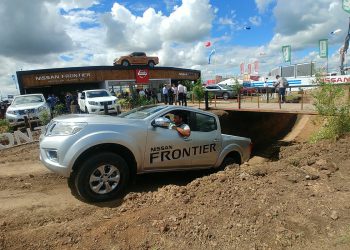 Nissan puso a prueba las nuevas versiones accesibles de la Frontier