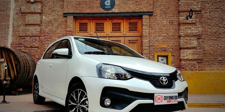 Toyota Etios precios 2024