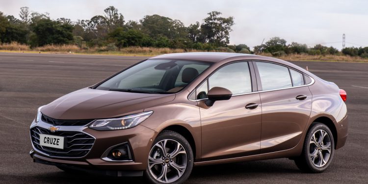 Chevrolet Cruze Premier con Wifi Sedán - exterior (3)