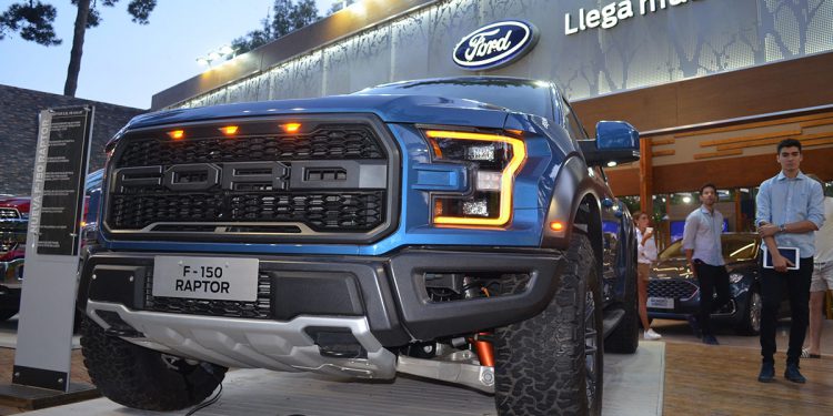 Se lanzó la tremenda Ford F-150 Raptor: precio confirmado y entrega desde febrero