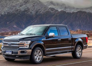 Ford-F150-en-ruta-de-montaña