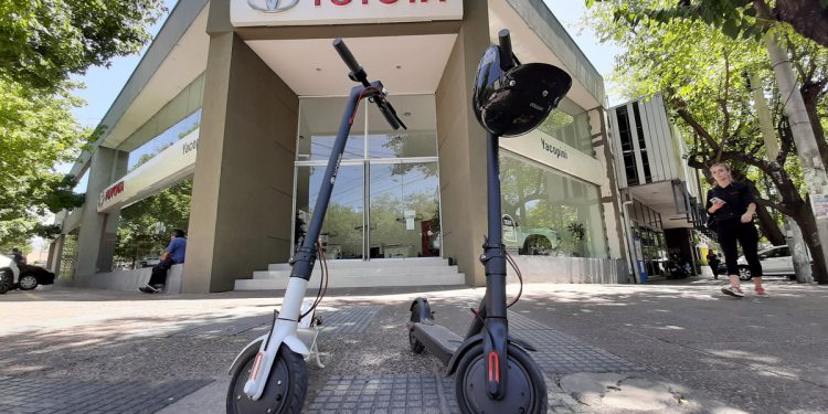 Innovador: Toyota ofrece en Mendoza el servicio de monopatines eléctricos