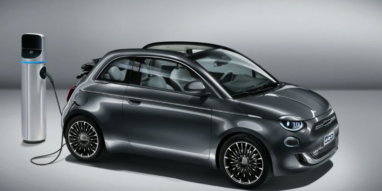 Todo sobre el nuevo Fiat 500: más joven y 100% eléctrico