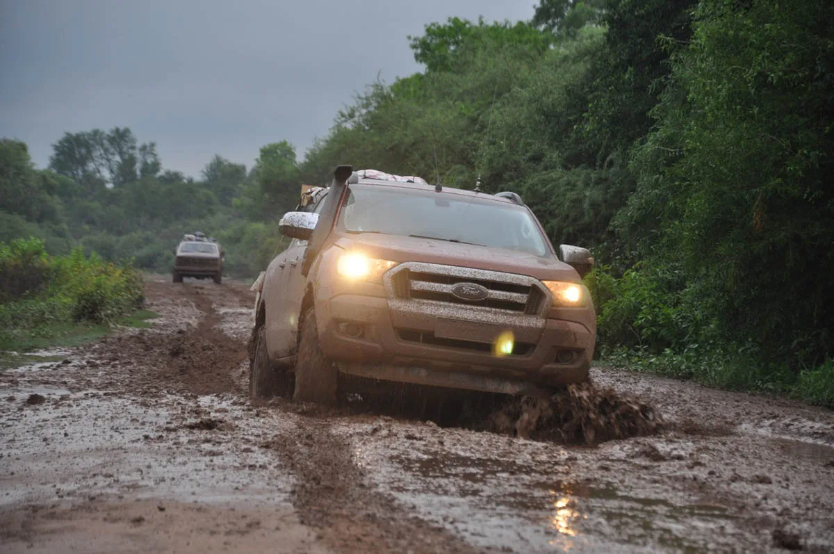 Las Ford Ranger de La Chata Solidaria en misión especial al Impenetrable