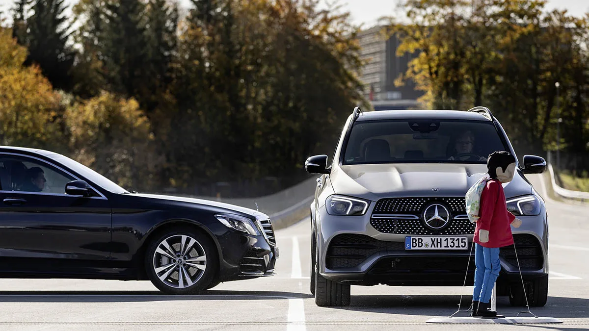 Día internacional del peatón: Mercedes presenta nuevo spot de seguridad