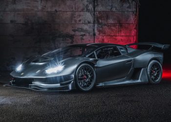 ¿Qué pasa cuando la rueda de un Lamborghini explota a más de 200 km/h?